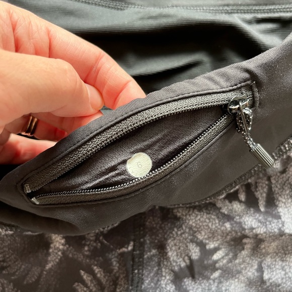 Lululemon Lined lower rise Speed Up Shorts - Picture 3 of 3